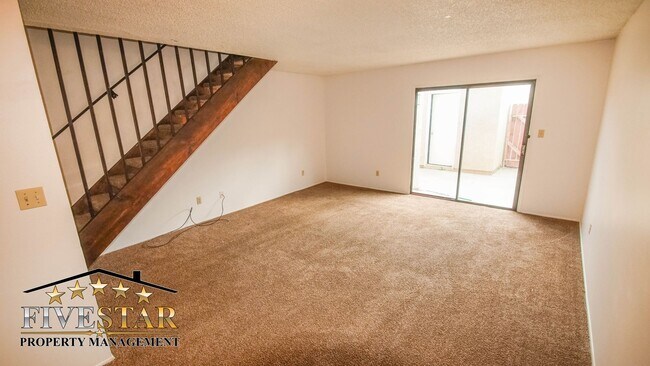 Building Photo - 201 Jardin Ct