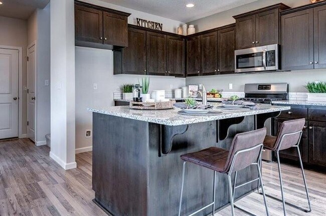 Building Photo - Newer SE 3 Bdrm House, All Appliances incl W/D, Air Cond, Community Pool, Double Garage