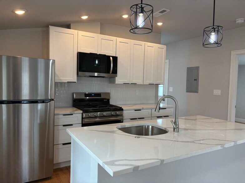 Building Photo - 255 Salem St