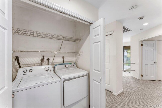 Building Photo - 124 Foxwood Dr