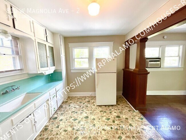 Building Photo - 810 W Magnolia Ave