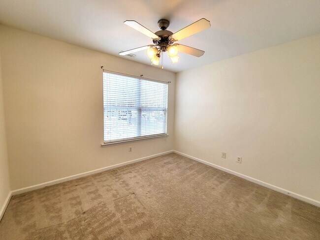 Building Photo - End Unit Townhome in Callonwood, Matthews! Near I-485 ***First month free with a 13-month lease***