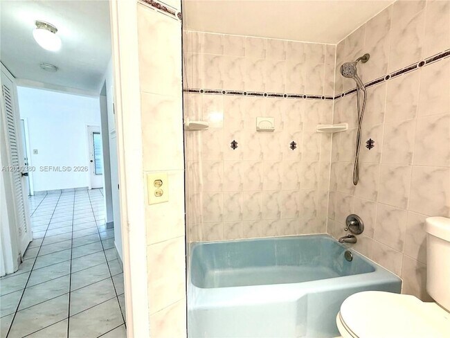 Building Photo - 1701 NE Miami Gardens Dr