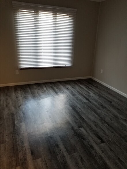 Building Photo - 6732 Worth Ave