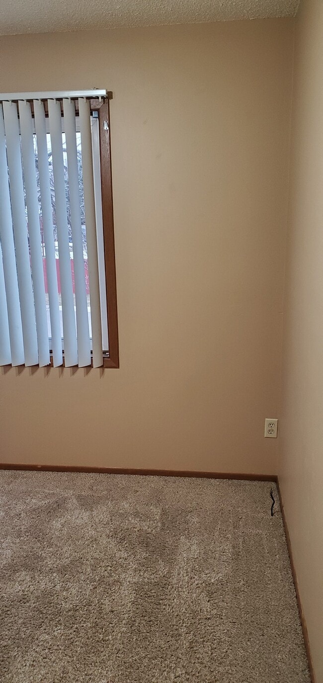 2nd - upper level bedroom - 14619 Burnell Park Dr