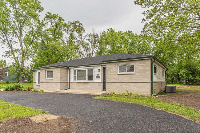 Building Photo - 1055 N Bluebonnet Ln