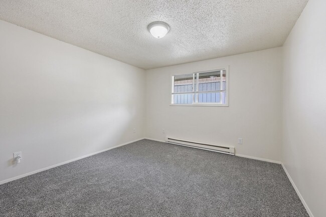 Building Photo - Move in ready! 2 bed 1 bath Olympia duplex!
