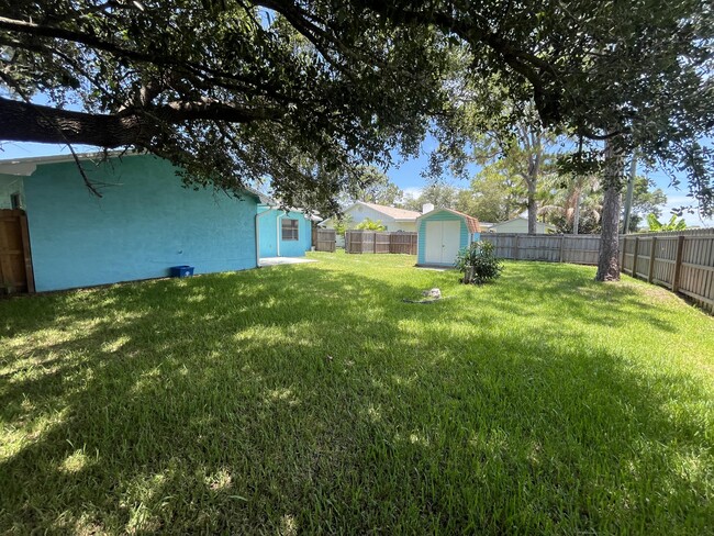 Building Photo - 574 SW Duval Ave