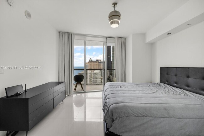 Building Photo - 495 Brickell Ave