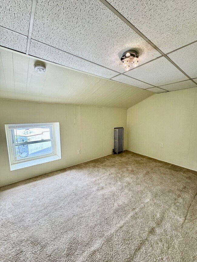 Building Photo - 129 Levering St
