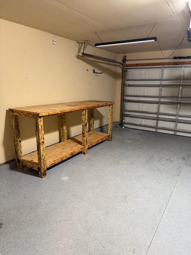 Building Photo - Lovely 3 bedroom 2 bath home located in the Avalon Community