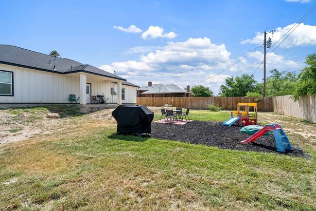 Building Photo - 204 Shadow Mountain Dr