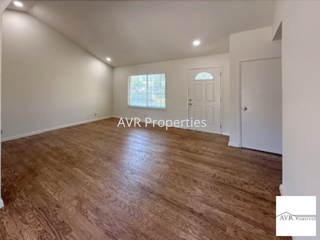 Building Photo - Beautiful single story home with recent upgrades