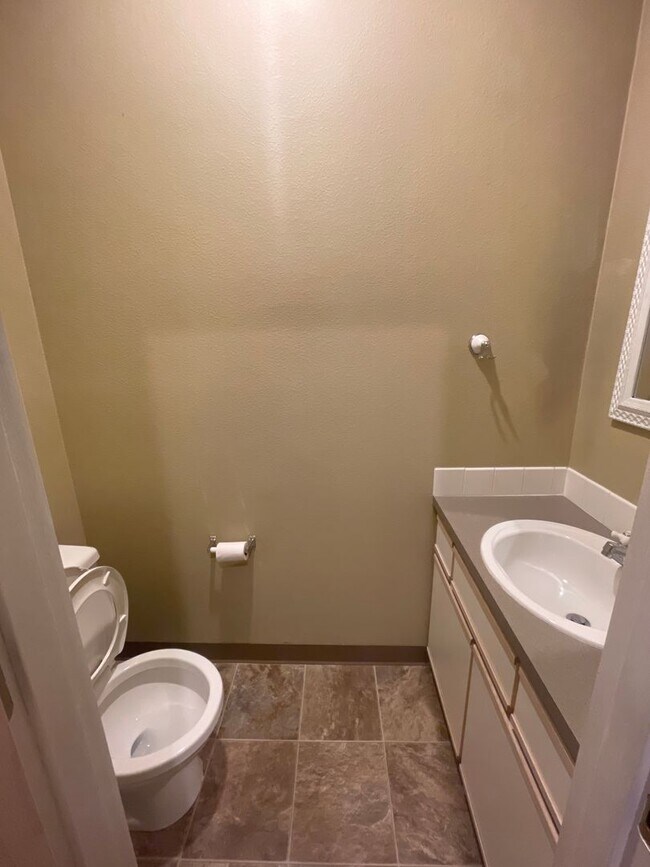 Building Photo - Rent Special: FREE First Full Month's Rent