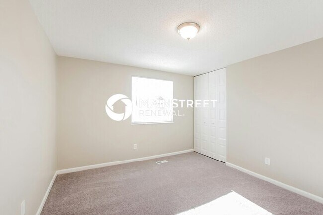 Building Photo - 4 Bedroom Pet-Friendly Home in Charlotte, NC with Main Street Renewal