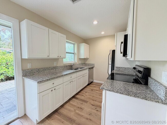 Building Photo - 8748 Sunset Dr