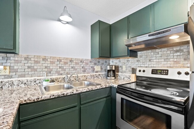 Building Photo - Fully Furnished W/ All Utilities Included!...