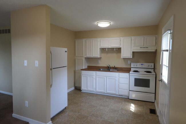 Building Photo - 126 Henry Ct