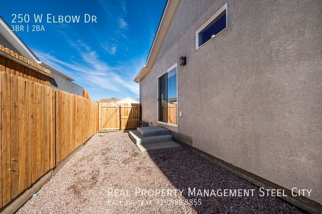 Building Photo - Gorgeous 3 Bedroom Home in Pueblo West