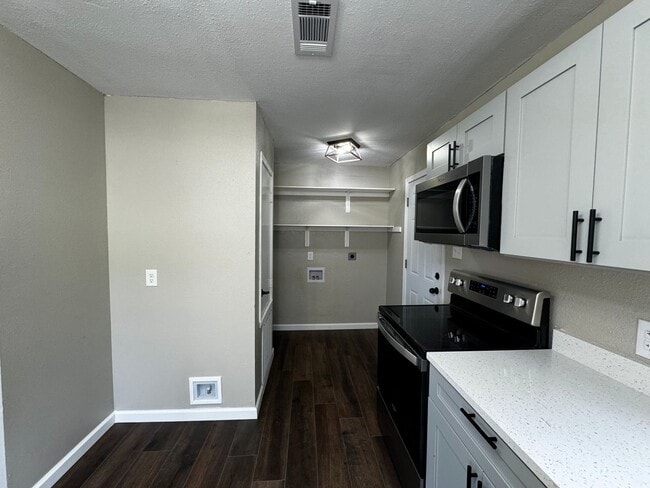 Building Photo - BUENA VISTA