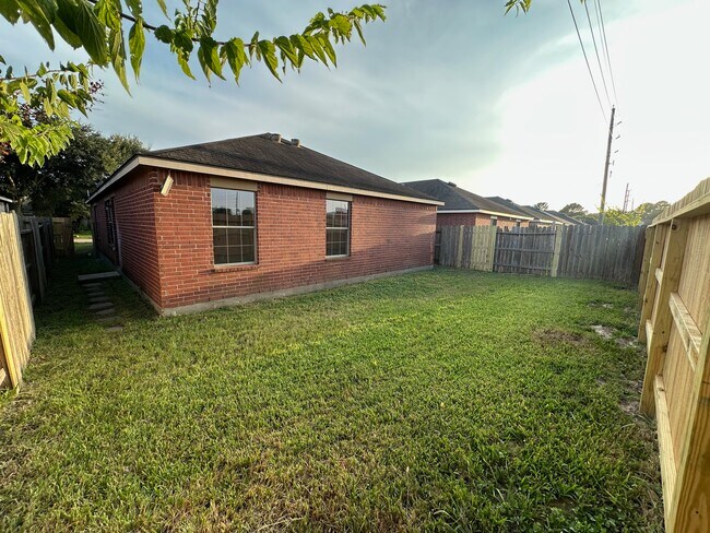 Building Photo - 18918 Dennington Dr