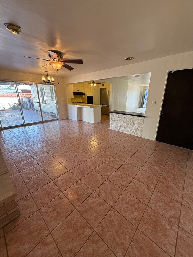 Building Photo - HOUSE FOR RENT