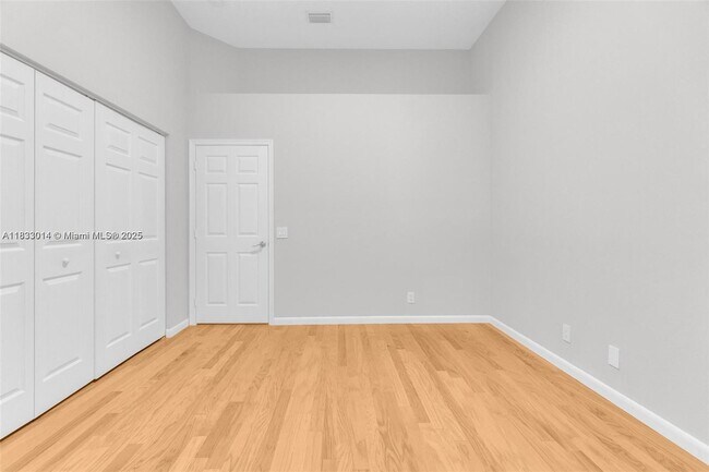 Building Photo - 2553 Bay Pointe Dr