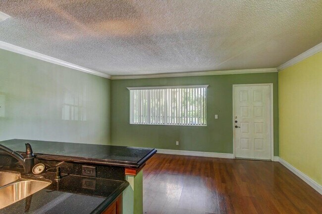 Building Photo - 1536 Meadows Cir W