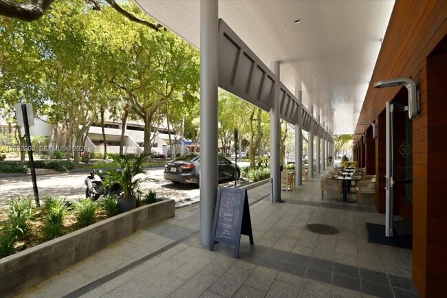 Building Photo - 801 Brickell Key Blvd