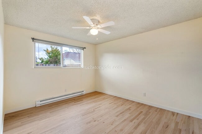 Building Photo - Quaint 3BD/1BA Home Near Mt. Tabor