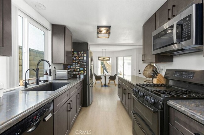 Building Photo - 222 17th St