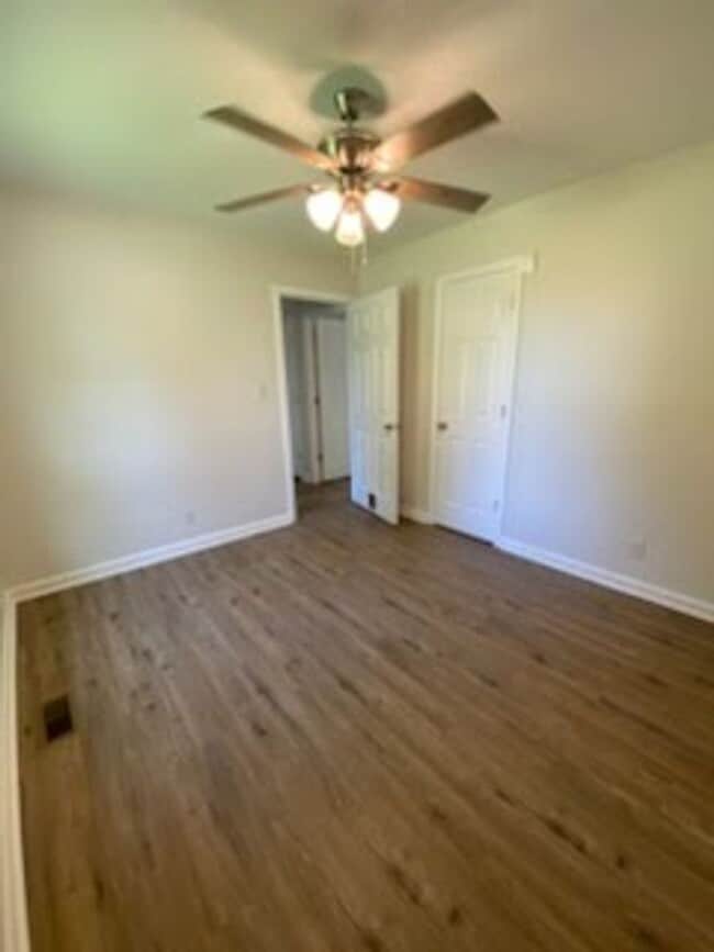 Building Photo - 1925 Timberline Cir