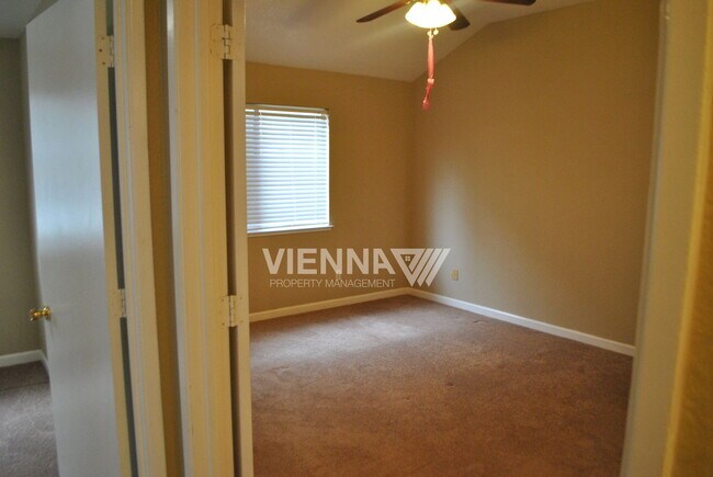Building Photo - 4073 N Country Dr