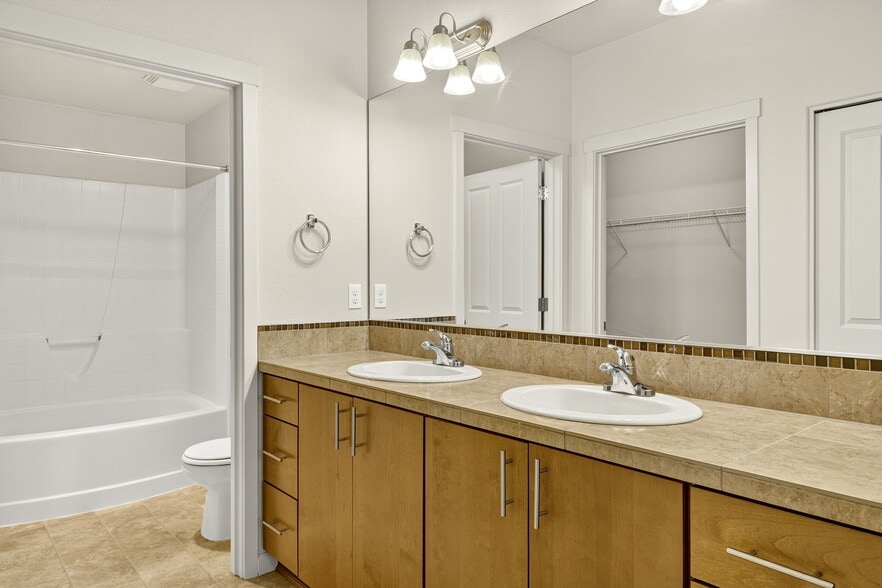 Building Photo - 10664 NE Holly St