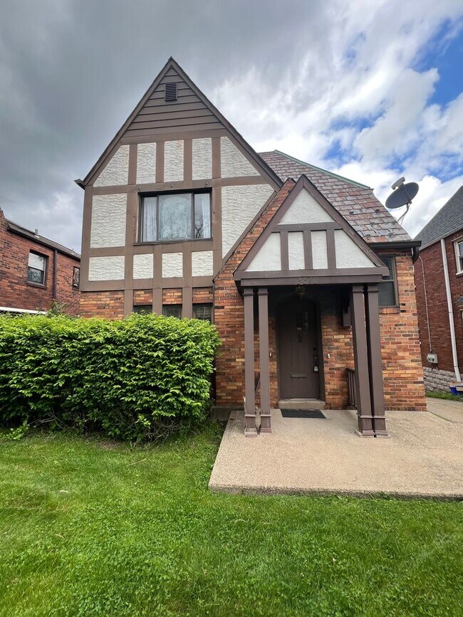 Building Photo - 3870 Beechwood Blvd