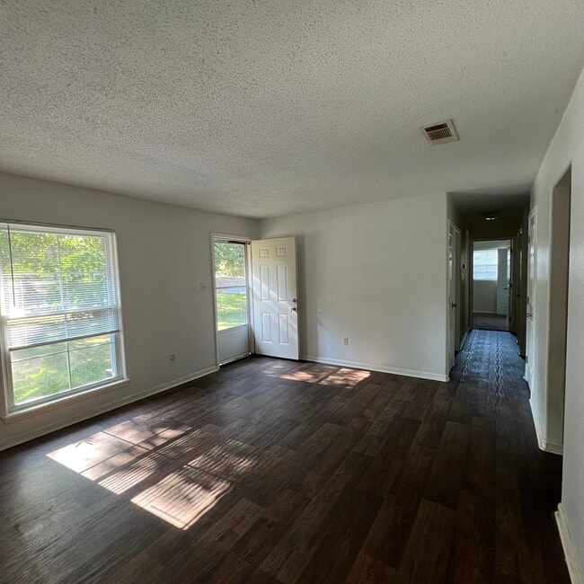 Building Photo - 2006 Columbus Cir