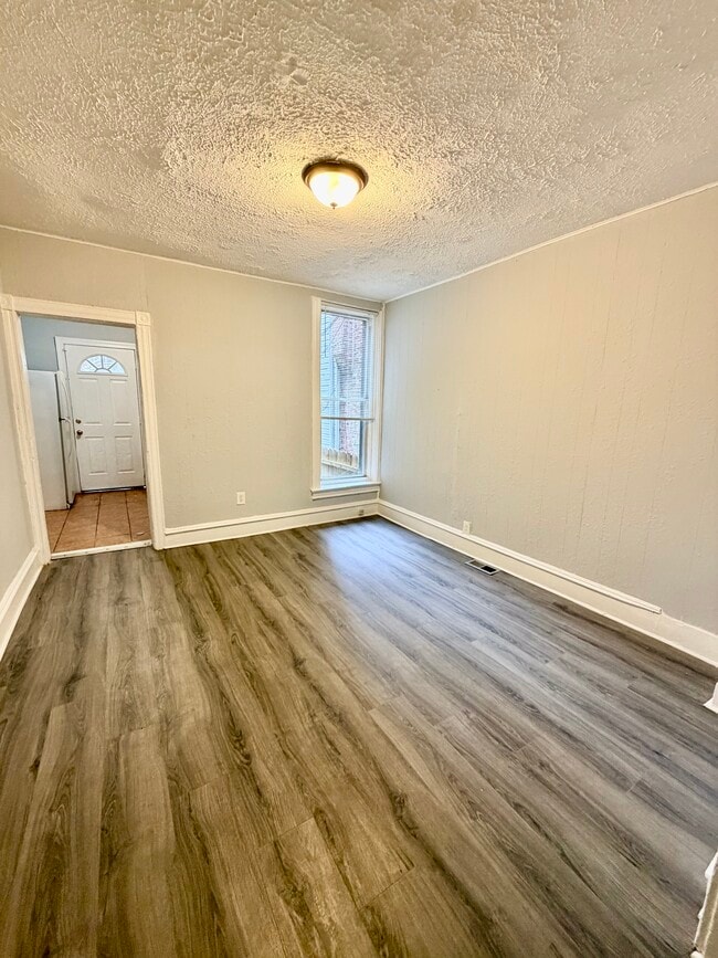 Building Photo - 5627 Malcolm St