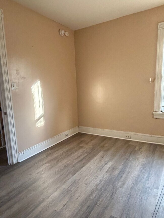 Building Photo - 411 S Prince St