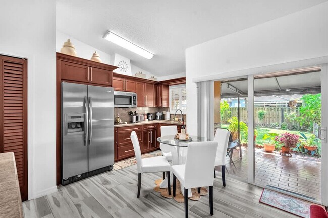 Building Photo - 909 NW 135th Ct