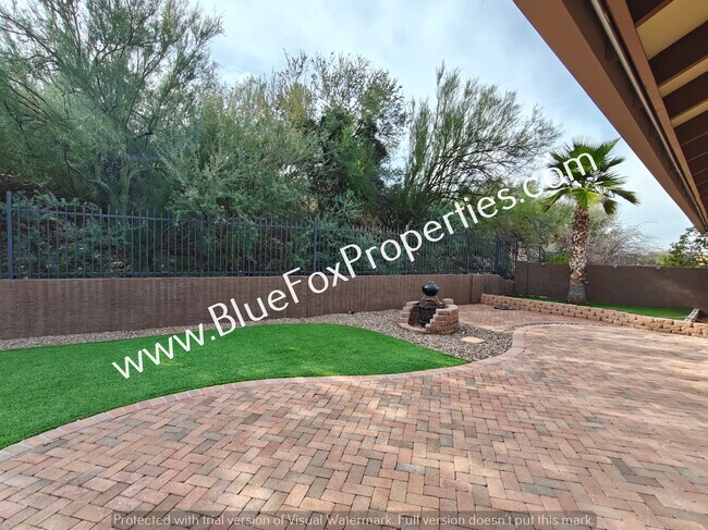 Building Photo - 1560 E Sonoran Desert Dr