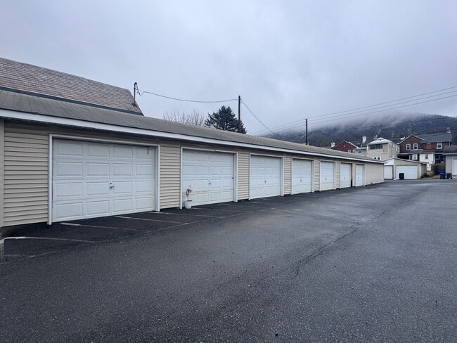 Building Photo - 218 Delaware Ave