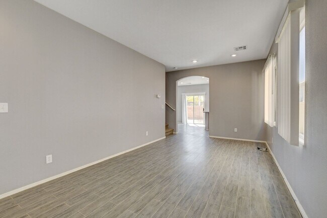 Building Photo - 4 Bedroom Home in the South West / 89139 Area