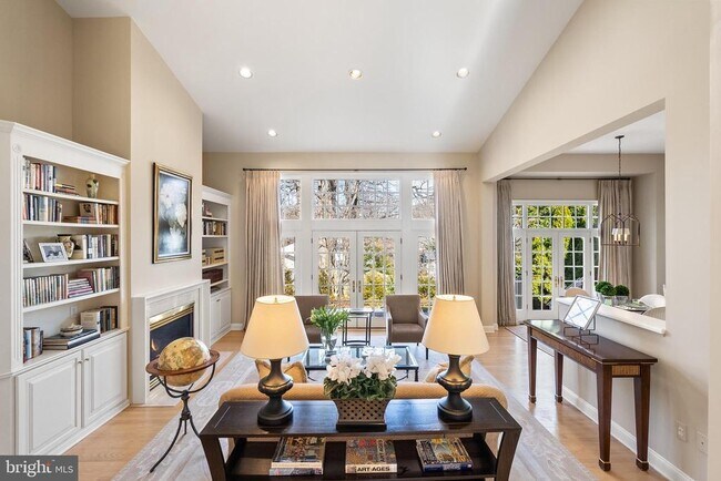 Building Photo - 7440 Old Maple Square