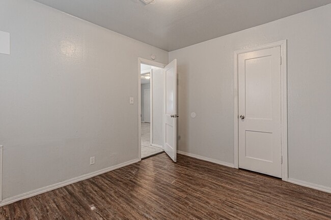 Building Photo - 3 Bed 2 Bath in OKC!