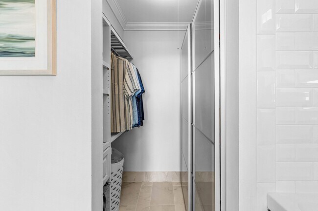 Building Photo - 14 Royal Palm Way