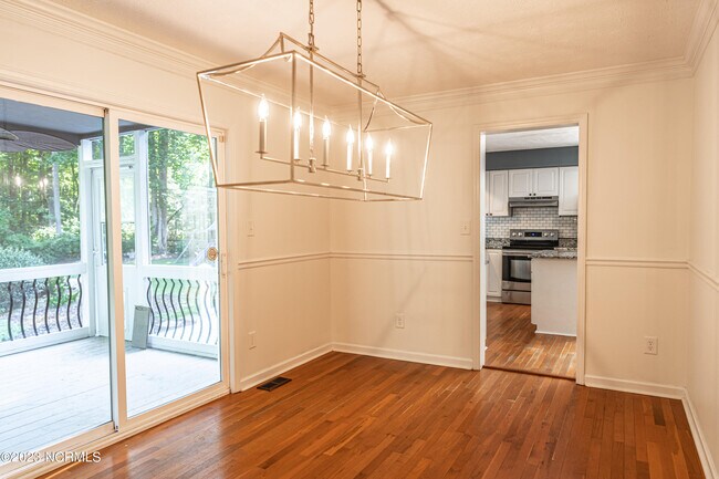 Building Photo - 145 Sandhurst Pl