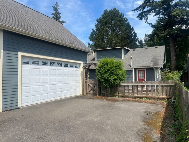 Building Photo - Cornwall Neighborhood Home