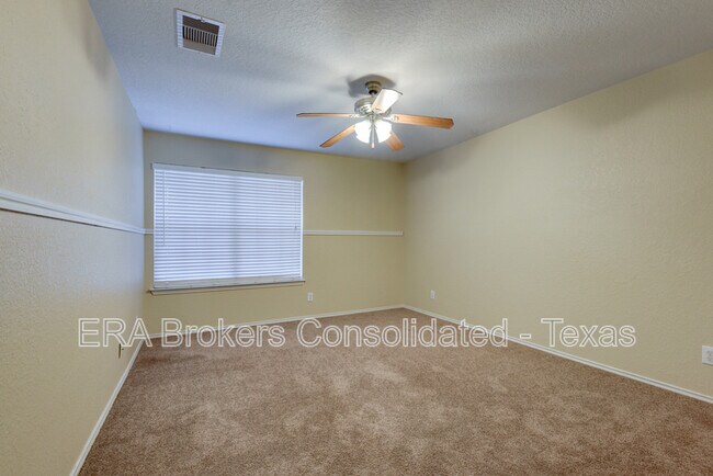 Building Photo - 16734 Basin Oak