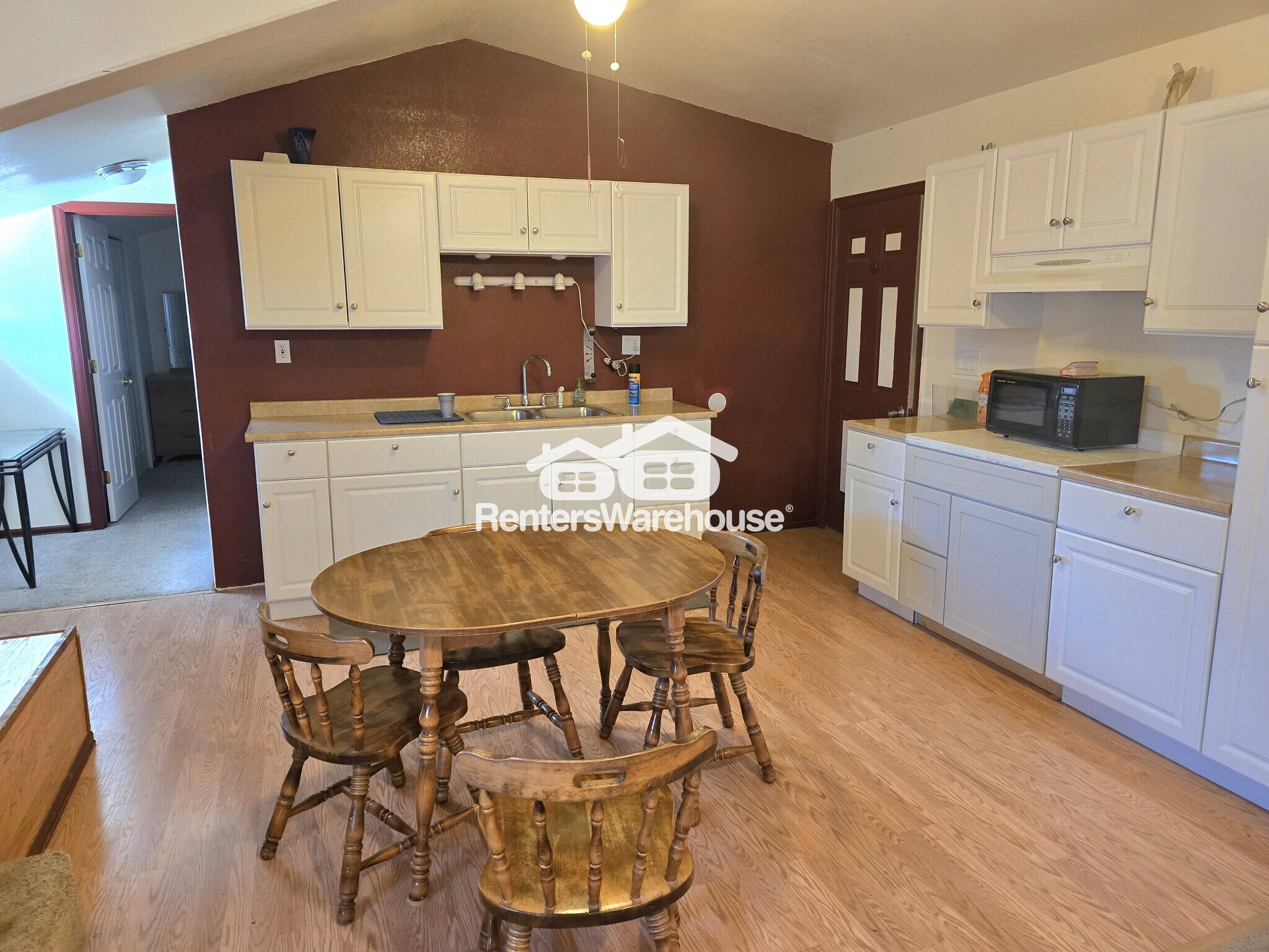 Building Photo - 999 Castlewood Dr