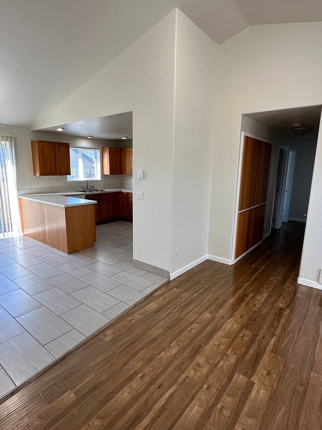 Building Photo - 1/2 Off 2nd Months' Rent